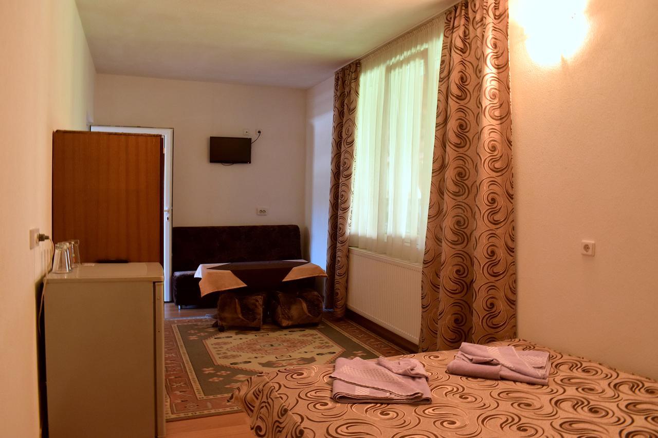 Complex Pele Hotel Zmeitsa Ngoại thất bức ảnh